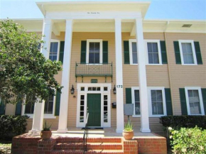 Cozy Quiet St Augustine Private Condo - 2bed, 1 bath, Sleeps 6, Steps to Historic St Augustine Center & All Tourist Attractions, Restaurants, Cafes, Backyard, Porch
